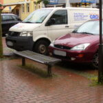 diese Sitzgelegenheit steht schon länger - trotzdem nicht ungefährlich hier zu sitzen