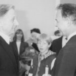 Ministerpräsident Dr. Ernst Albrecht im Gespräch mit Pfarrer Bernward Breitenbach (St. Nikolaus)